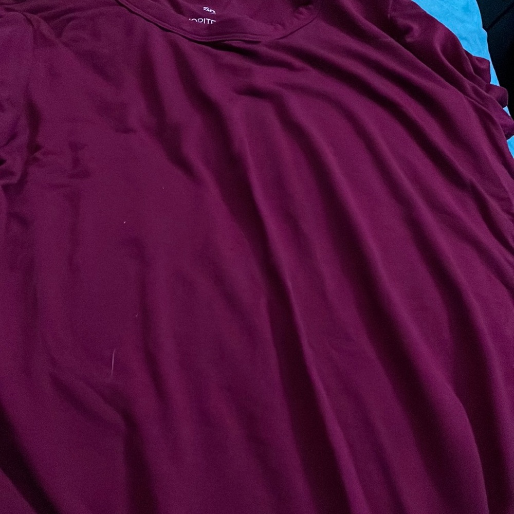 maroon shirt size small